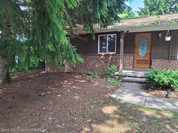 3rd image of 2433 Willow St