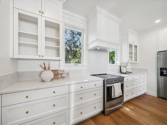 5th image of 2458 SE Cora St #1