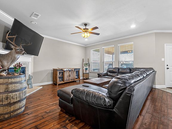 3rd image of 306 Hampshire Ave