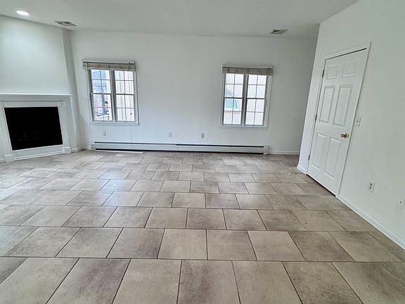 4th image of 275 Ashland Ave Floor 1
