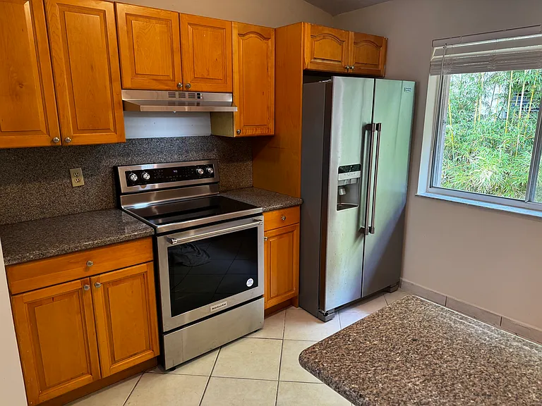 8027 Lake Dr — Photo 2