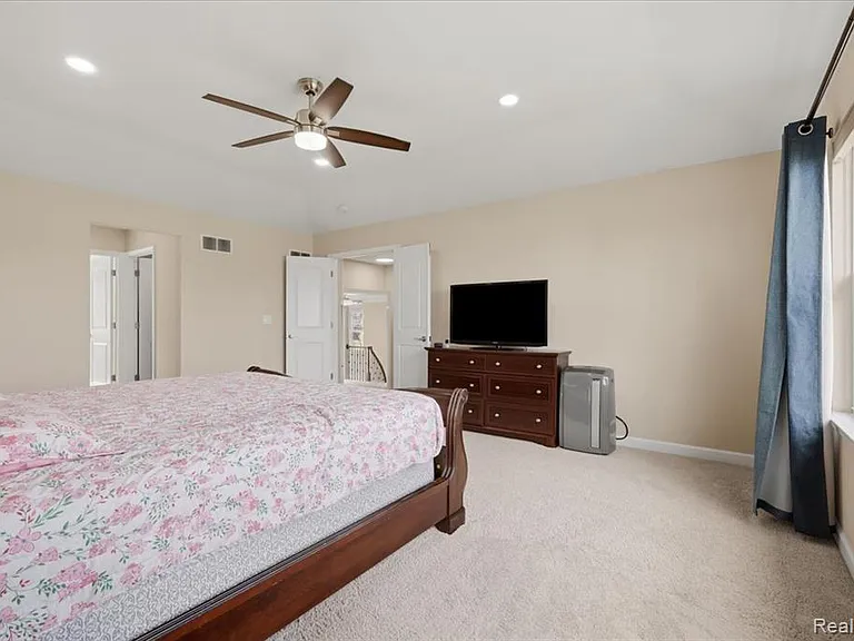 4810 E Stonegate Cir — Photo 35