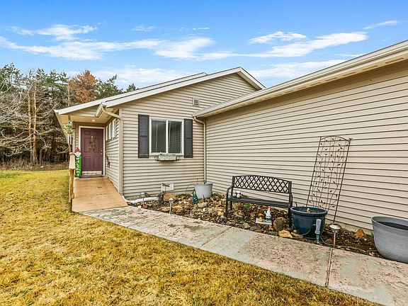 3rd image of 3224 Meadow Glen Ln