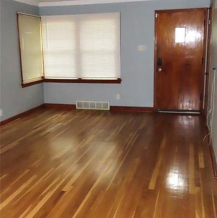 2nd image of 10054 Hedge Dr