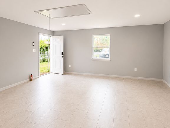 3rd image of 635 Nancy Rose St #1