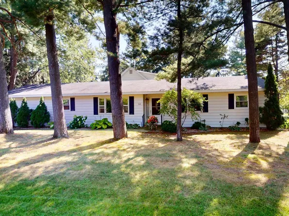 503 W 2nd St, Elk Rapids, MI 49629