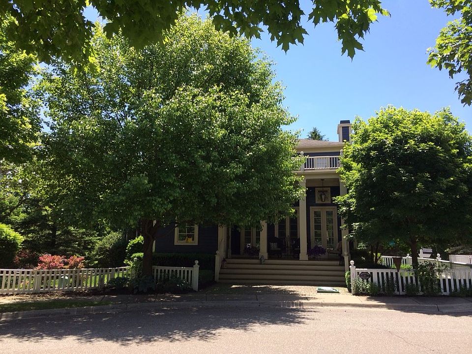 1st image of 21 Riverbank Dr
