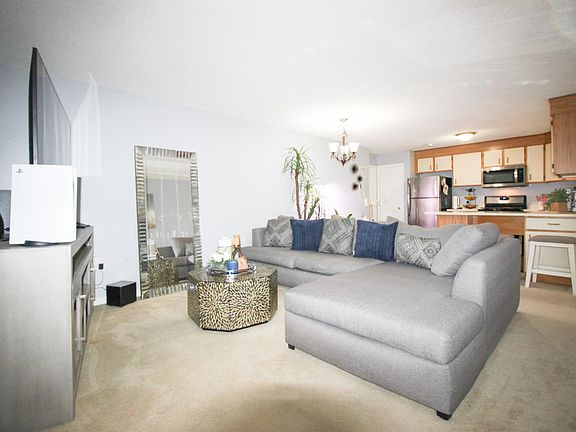 5th image of 5 New Haven Drive #H-107