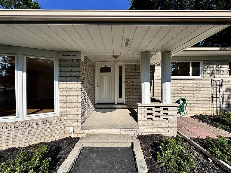 17 Avonwood Blvd — Photo 3