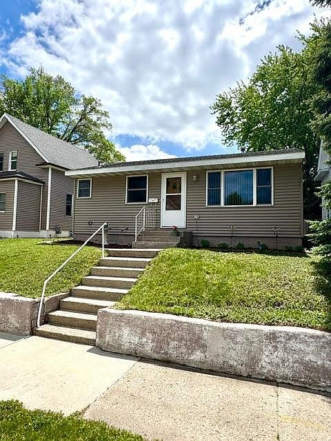 1st image of 206 Elm Ave SE