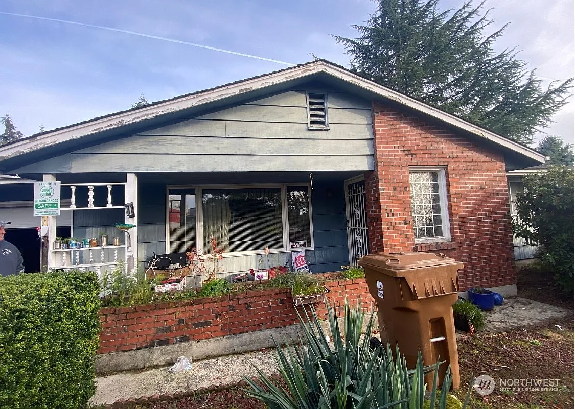 7643 S Ainsworth Avenue photo 1