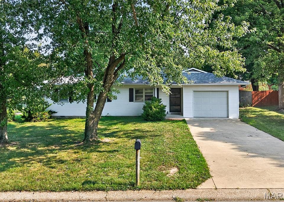 1st image of 617 Willow Ln