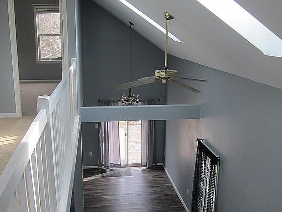 4th image of 15094 Holleyside Dr