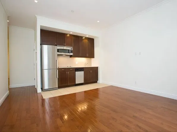 488 7th Avenue image 1 of 8