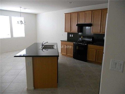 4th image of 10541 Hamdem Ave