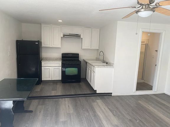 4th image of 2219 S Van Ness Ave #B