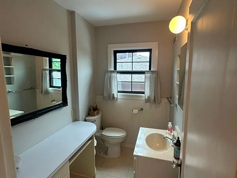 1527 Pacific Ter — Photo 10