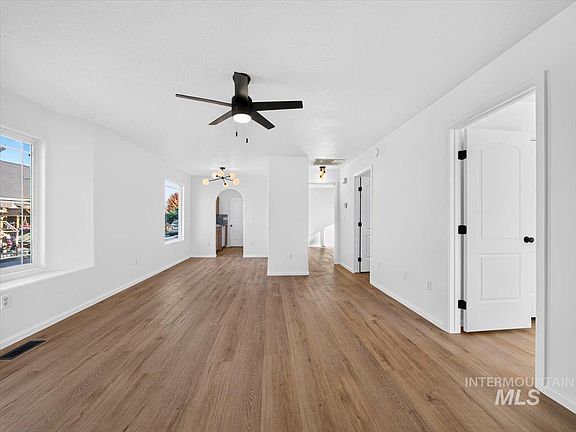 4th image of 1014 E Main St