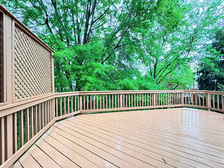 PRIVACY SCREEN ON DECK