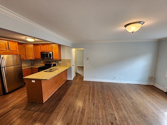 3rd image of 420 Marengo Ave APT 2R