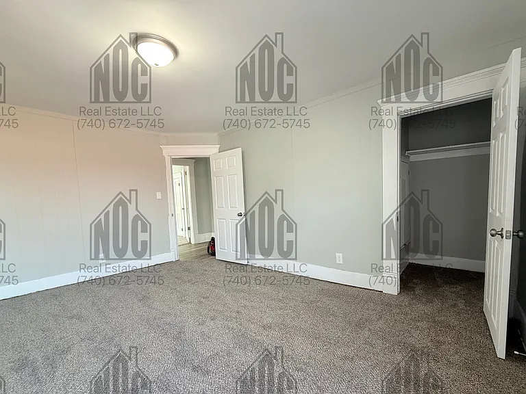 1236 1/2 E Locust St — Photo 11