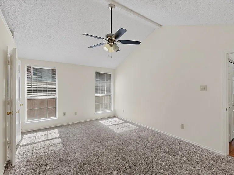 1426 Mapleview Dr — Photo 22