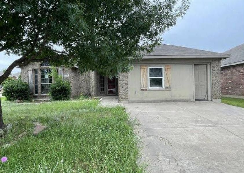 1st image of 720 Lakeview Dr