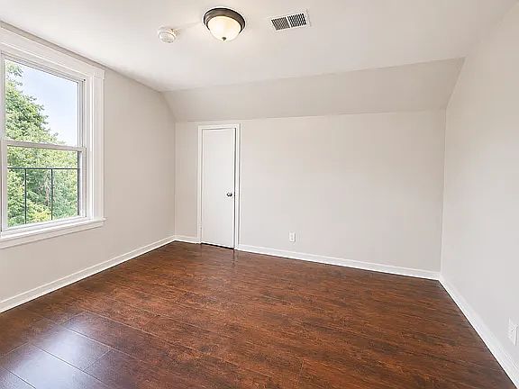 5th image of 241 W Ivy St Floor 3
