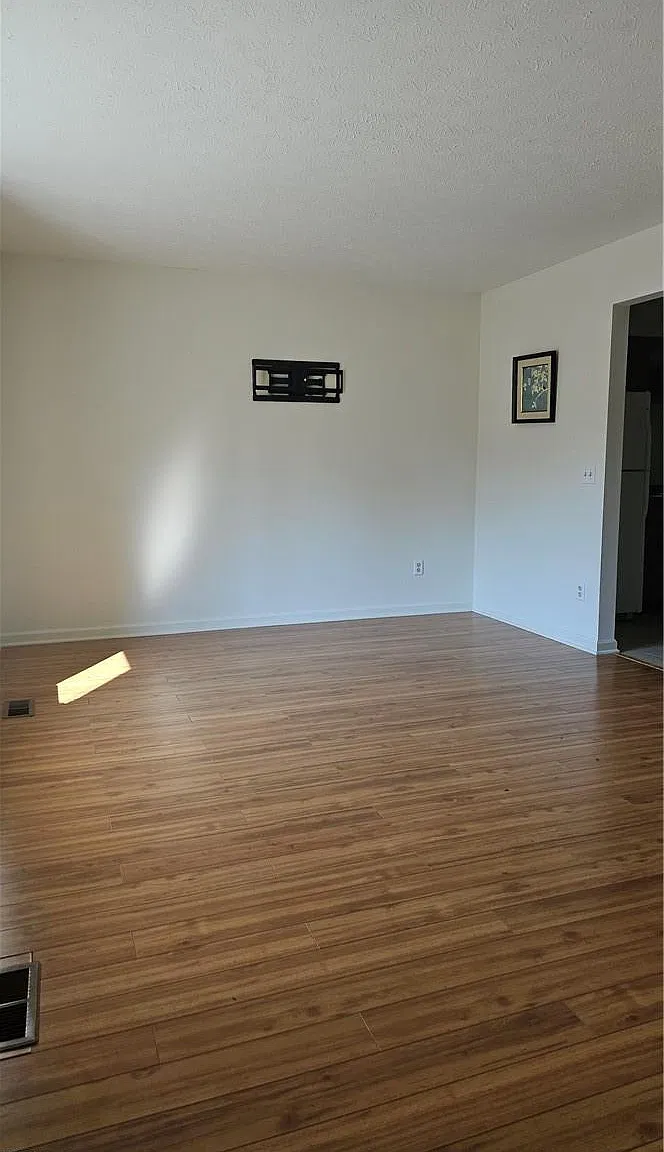 2 bed, 1.5 bath, 900 sqft, $1,500 — Photo 2