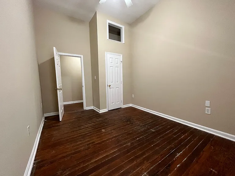 825 E Henry St — Photo 6