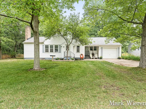 5532 Airline Rd, Fruitport, MI 49415