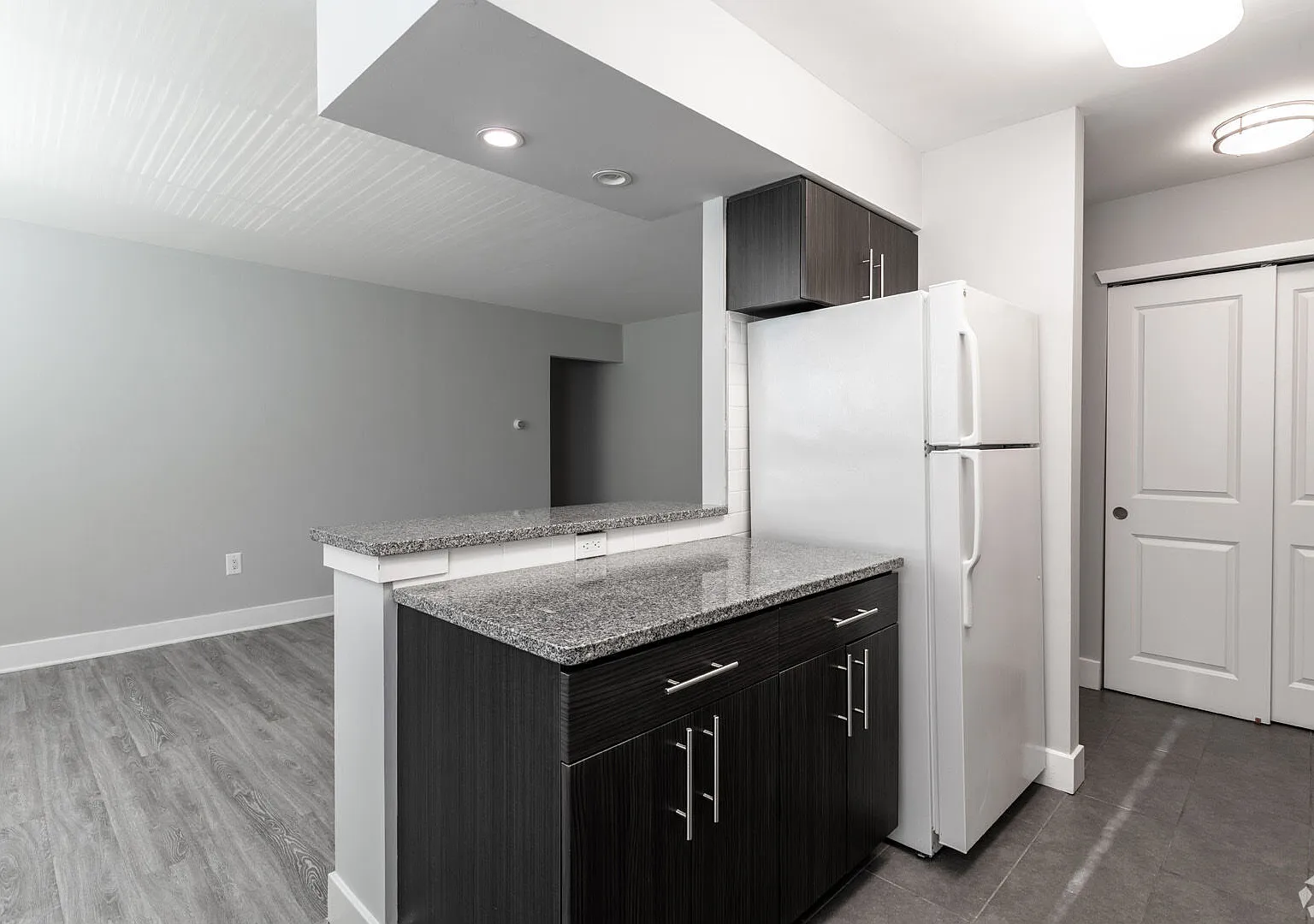 Ridge Court Apartments — Photo 3