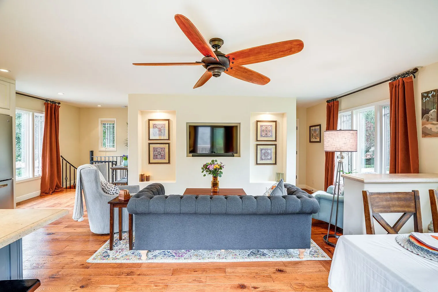 2 bed, 2.0 bath, 1097 sqft, $6,838 — Photo 3