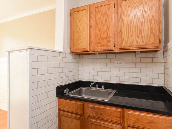 3rd image of 6364 N Hermitage Ave #3