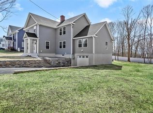 103 Parkway Dr, Trumbull, CT 06611