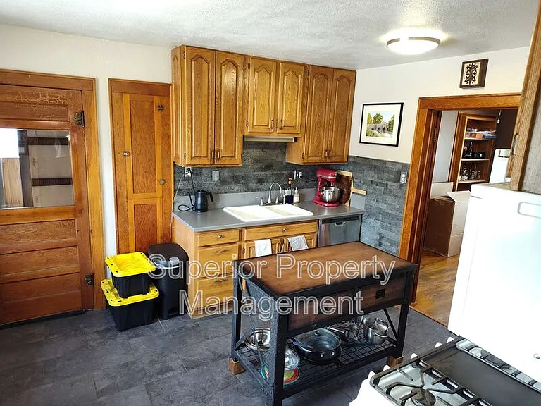 611 Seymour Ave — Photo 14