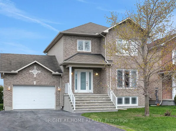 27 Manoir St, Russell, ON K0A 1W0