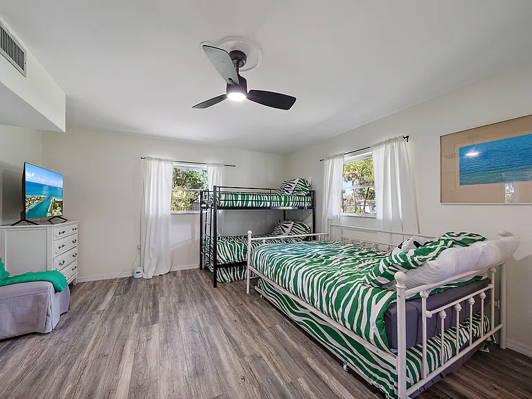 708 Shore Rd #D — Photo 10