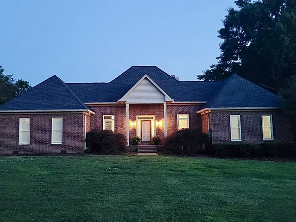 1135 Stirlingshire Dr, Hendersonville, TN 37075