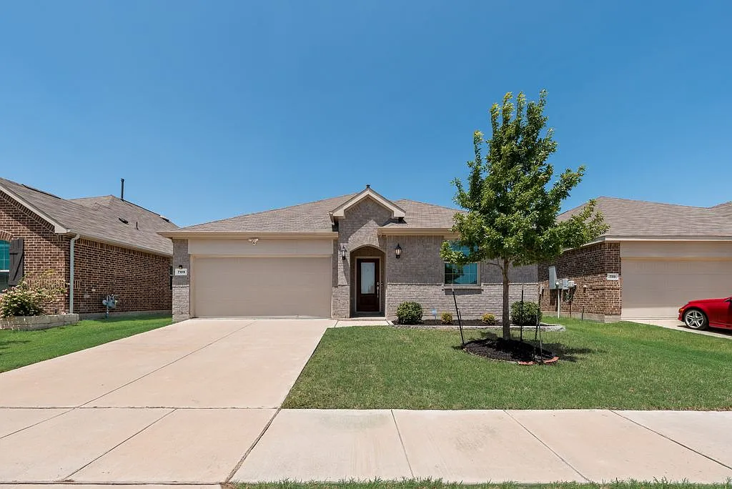 4 bed, 1996 sqft, $2,350 — Photo 1
