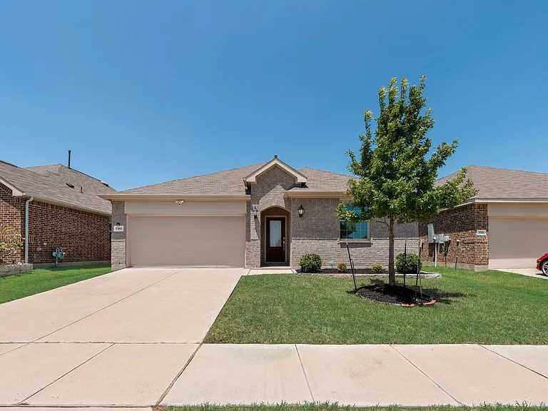 7109 Crepe Myrtle Ave — Photo 1