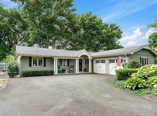 1202 Dunstan Rd, Geneva, IL 60134