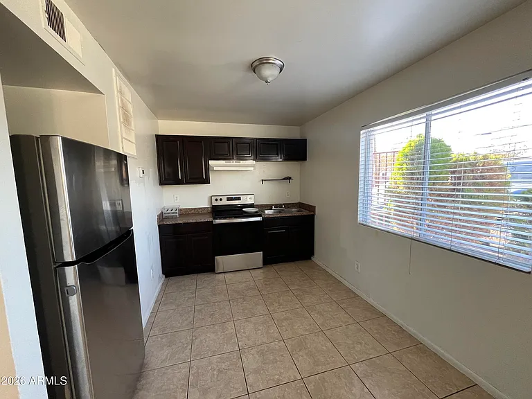 1321 W Vogel Ave #5 — Photo 2