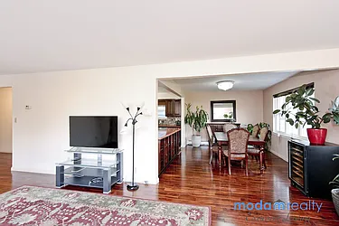 Rented by Moda Realty