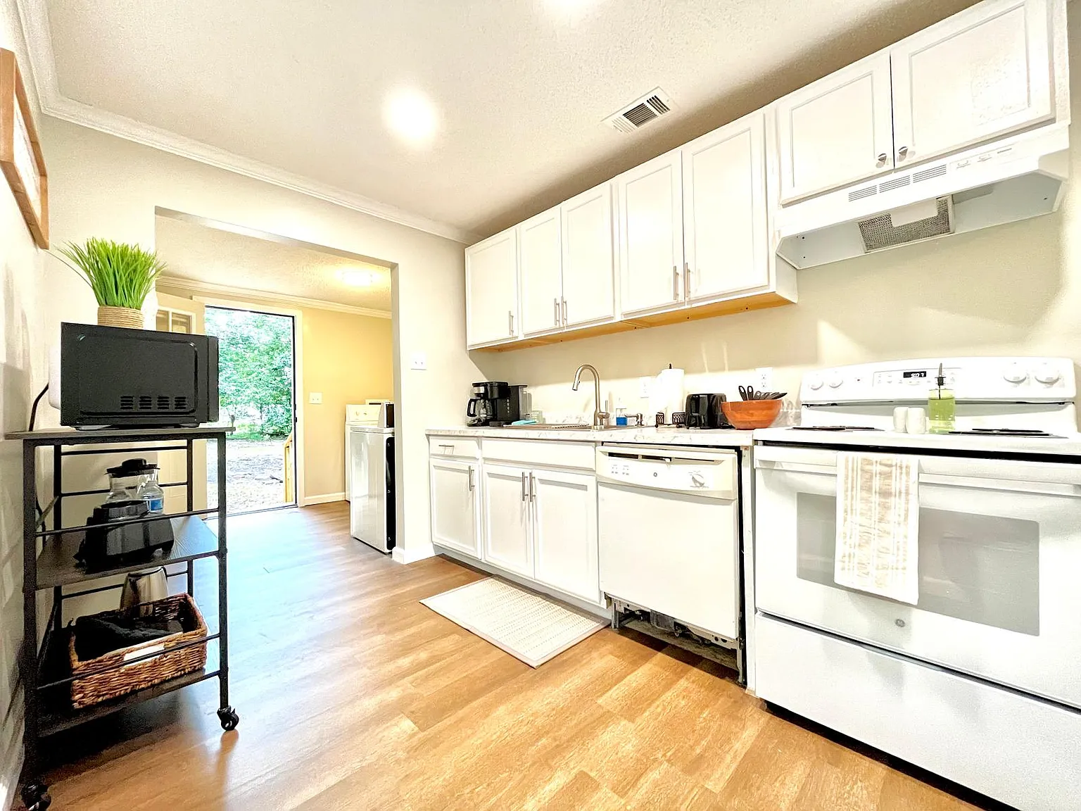 3 bed, 1054 sqft, $1,750 — Photo 4