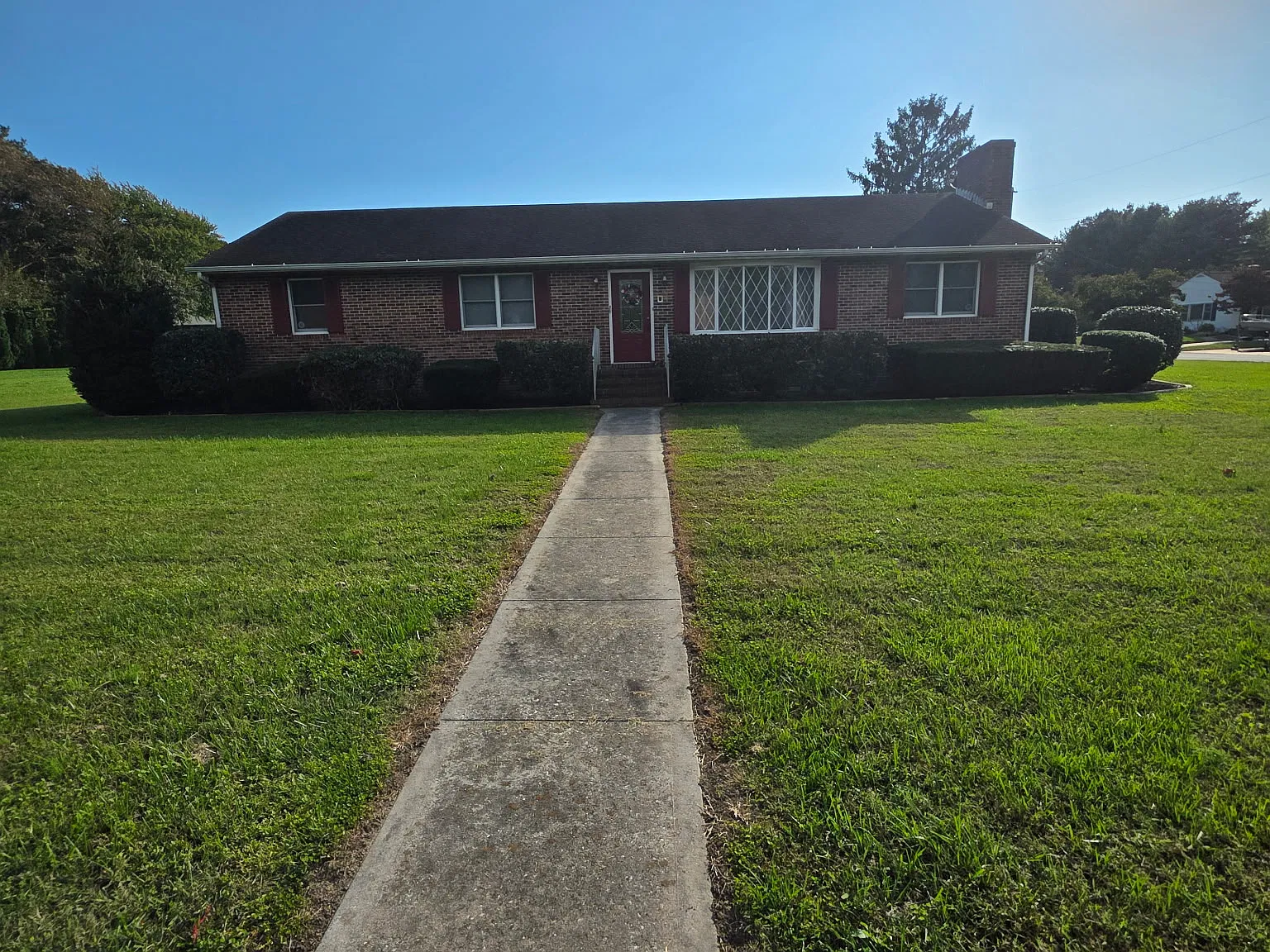 3 bed, 2200 sqft, $2,400 — Photo 2