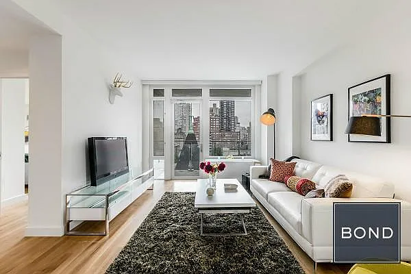 Rented by Bond New York | media 52