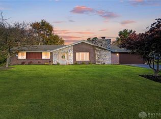 935 Heathshire Dr, Dayton, OH 45459