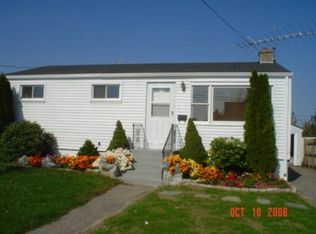 57 Beacon St, Middletown, RI 02842