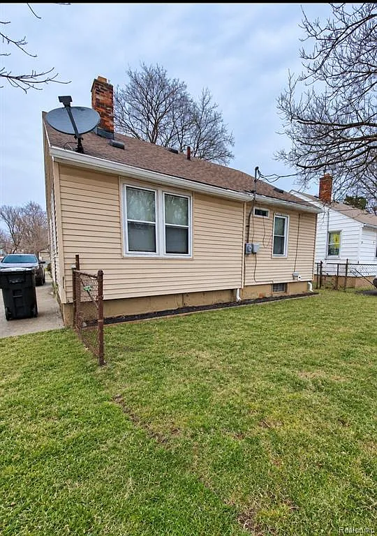 2 bed, 1.0 bath, 900 sqft, $1,200 — Photo 3